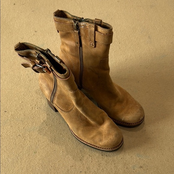 Women’s Trask Tan Leather Boots - Picture 1 of 6